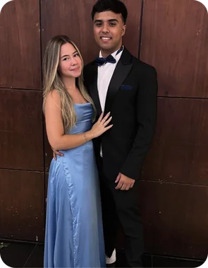 Leonardo e Vitória arrumados para uma festa